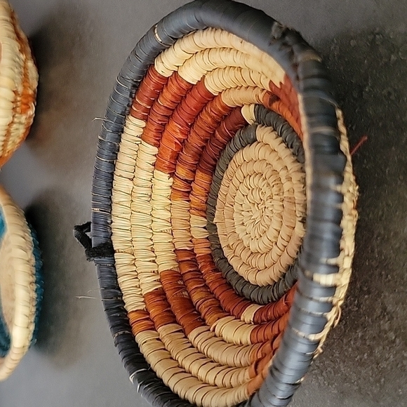 Set Of (4) Hand-Woven Mini Tribal Baskets - Picture 6 of 9